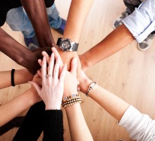 Teamwork: Viele Hände erreichen gemeinsam viel