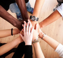 Teamwork: Viele Hände erreichen gemeinsam viel