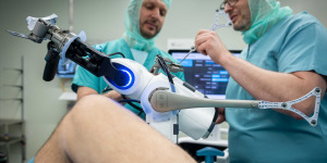 Knieprothetik mit roboter-assistiertem System Velys